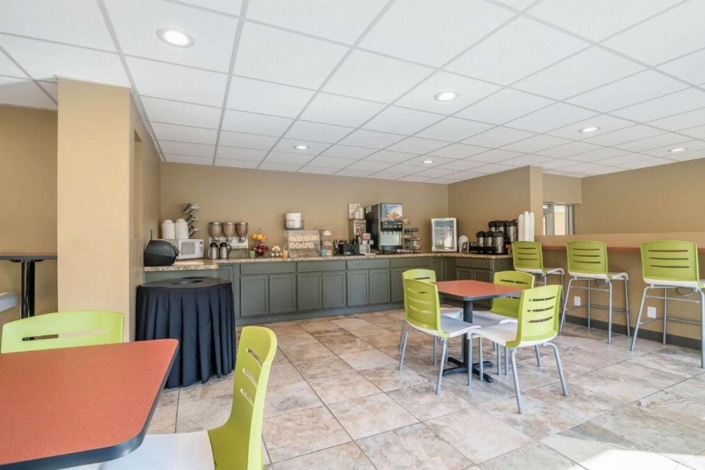 Econo Lodge Inn & Suites Binghamton Main image