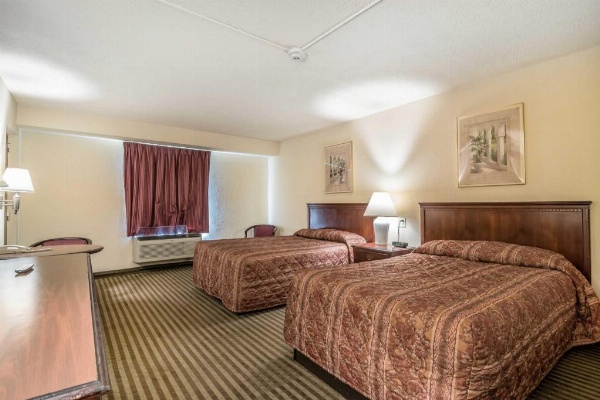 Econo Lodge Inn & Suites Binghamton image 25