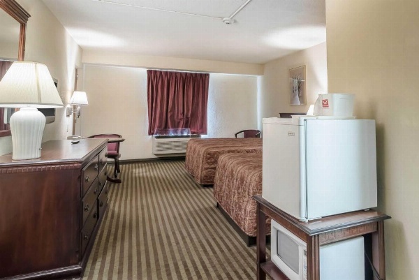 Econo Lodge Inn & Suites Binghamton image 26