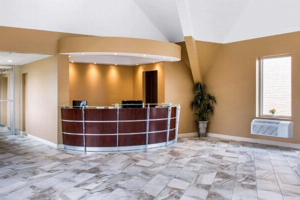 Econo Lodge Inn & Suites Binghamton image 3