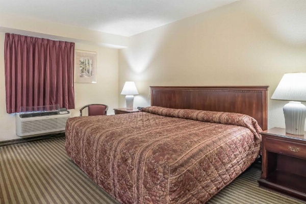Econo Lodge Inn & Suites Binghamton image 30